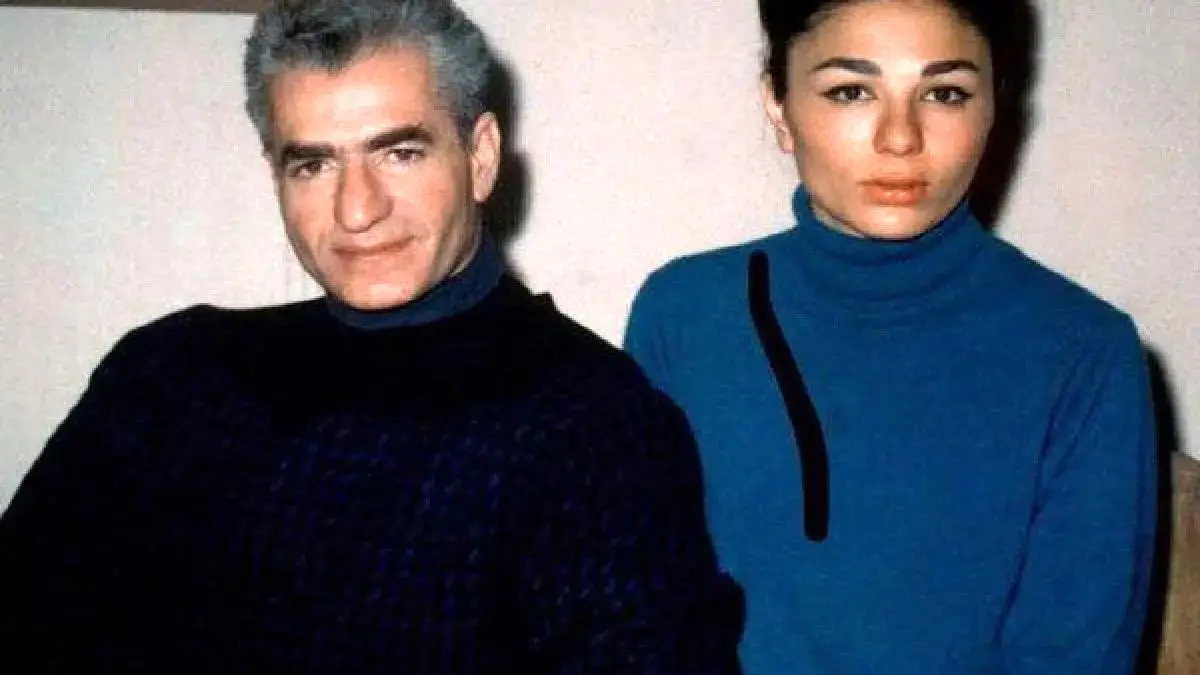 سفر به ایام قدیم ندیم؛ حرکات احمقانه محمدرضا پهلوی چهار دست و پا و فرح حین بازی