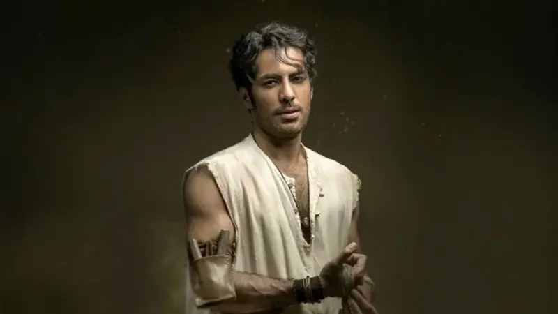 رحیم نجار با استایل خمار و خاص در جشن حافظ 1404 همه را شگفت‌زده کرد!