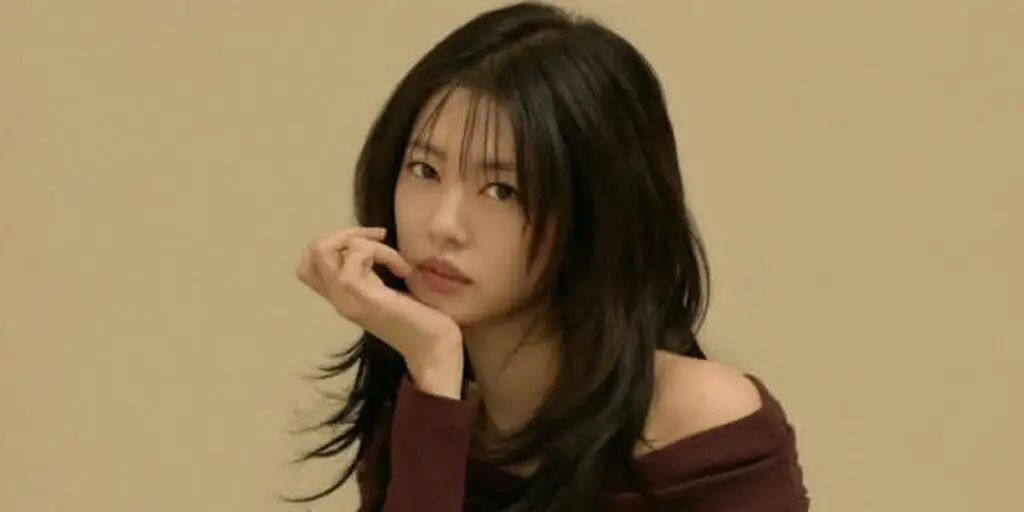 بازیگر مشهور کره‌ای با پیراهنی شیک و جسورانه روی فرش قرمز دیده شد!