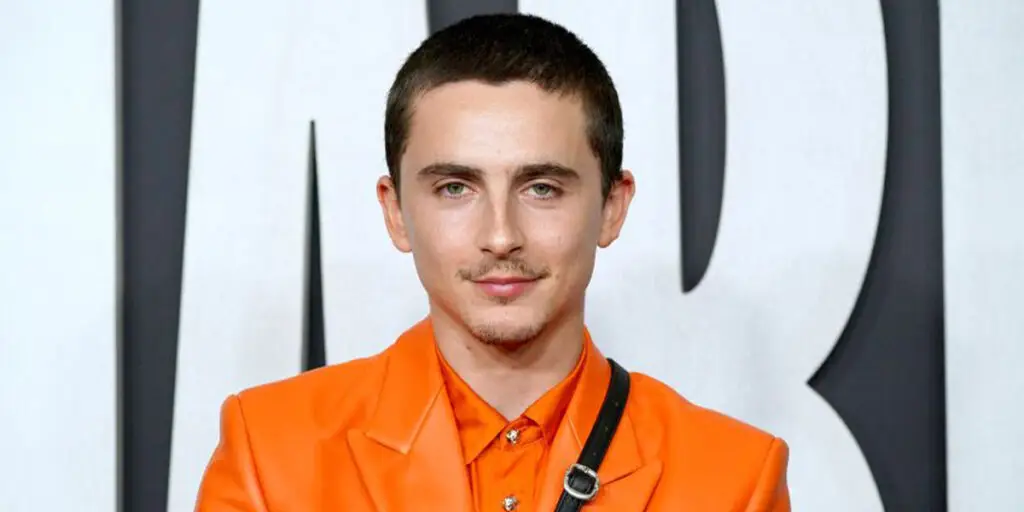 تیموتی شالامه با استایلی متفاوت و رسمی، جوانی را به بلوغ تبدیل کرد!