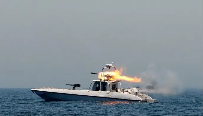 محاصره ناو آبراهام لینکلن امریکا توسط 400 قایق تندروی سپاه/  هشدار قرمز ایران به ترامپ