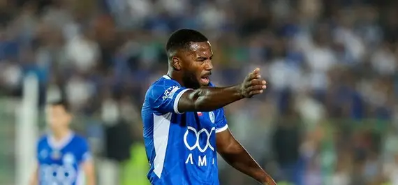 نازون بازیکن استقلال آماده پخش زنده جنگ ایران و آمریکا شد