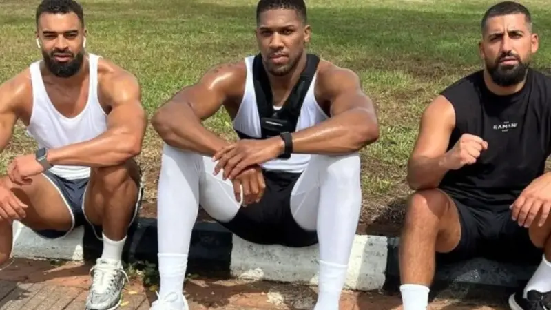 اسطوره بوکس جهان به دوست ایرانی‌اش ادای احترام کرد