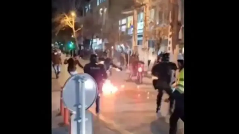 شعله‌های اعتراض در اراک؛ مأمور یگان ویژه سوخت/ ویدئو