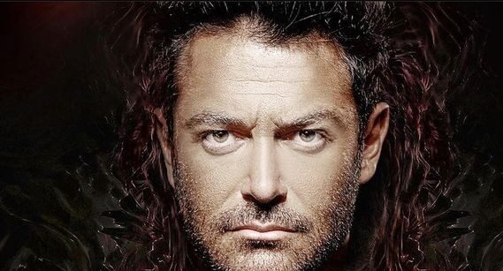 محمدرضا گلزار تغییر چهره داد؛ آقای سوپراستار با موی دم اسبی و چهره جدی قابل شناسایی نبود +عکس