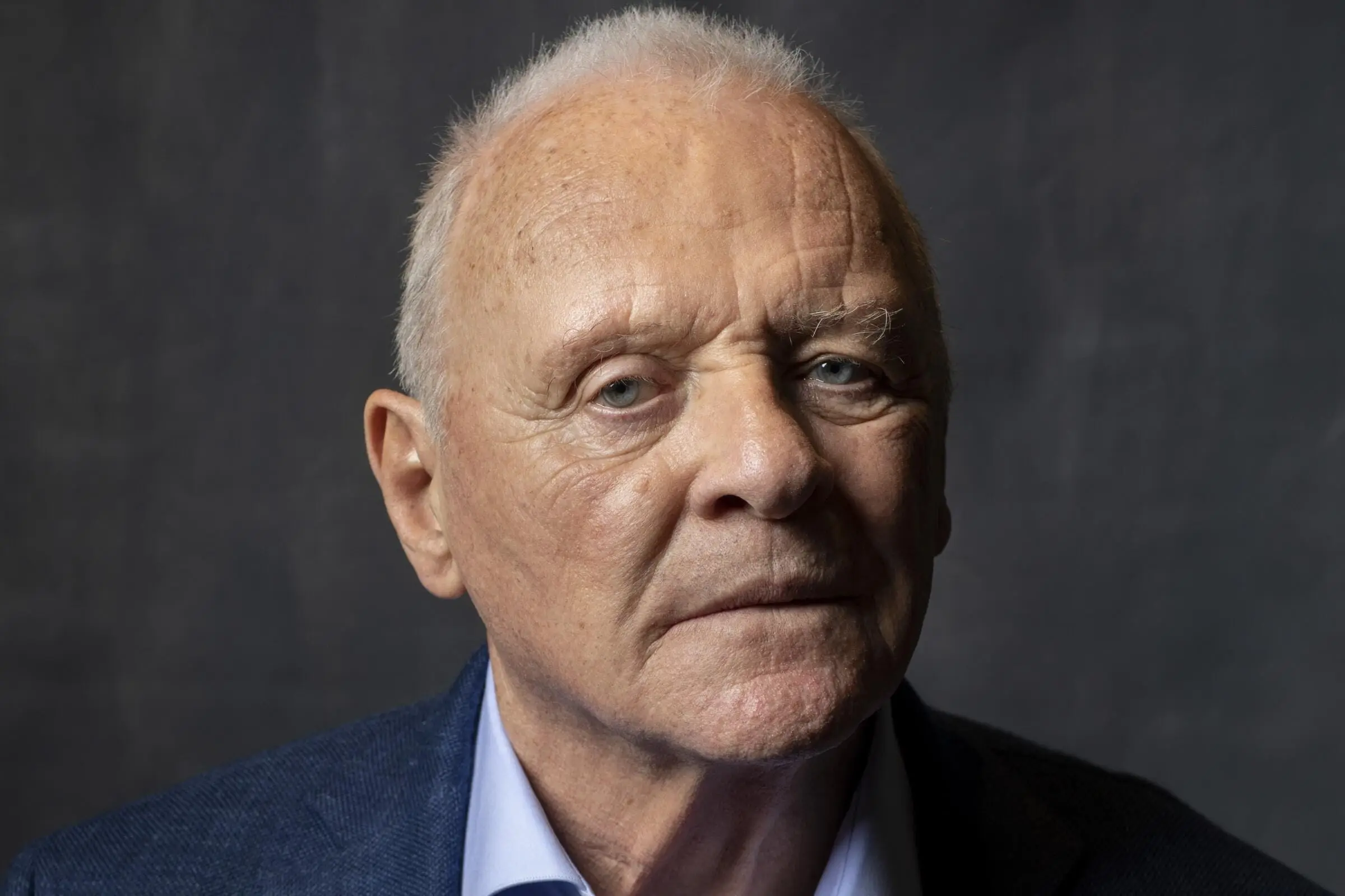 آنتونی هاپکینز پنجاهمین سال پاکی‌اش را جشن گرفت