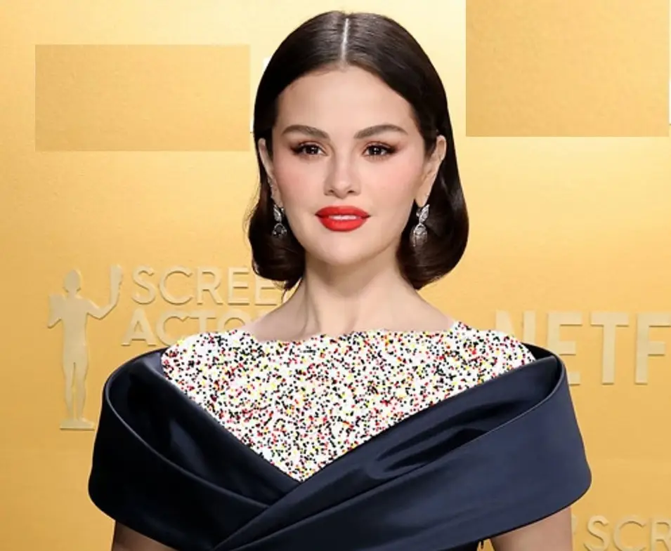 چهره‌ای نو و خیره‌کننده از «سلنا گومز» در مراسمی خاص | متفاوت‌تر از همیشه!