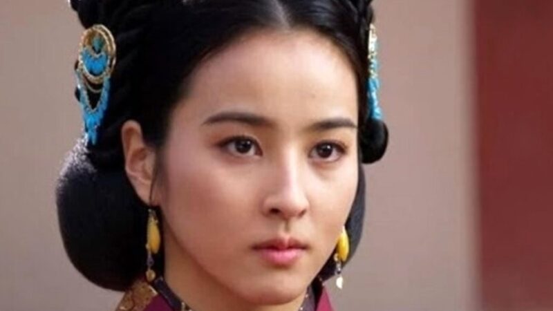 نگاهی به چیدمان منزل شاهانه و مجلل هان هه جین «سوسانو جومونگ» و همسر فوتبالیستش/ از حیاط سرسبز و مبلمان کلاسیک تا آباژور و تابلو هنری