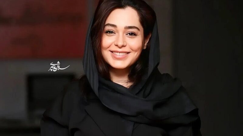 ژست دلبرانه سانیا سالاری در میان شاخ و برگ های سرسبز درختان