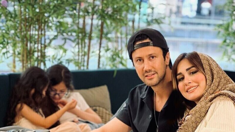 پاییزگردی عاشقانه همسر شاهرخ استخری با شاخه گل رُز زیبایش در خیابون های بلژیک/ چه استایل ساده و شیکی+عکس