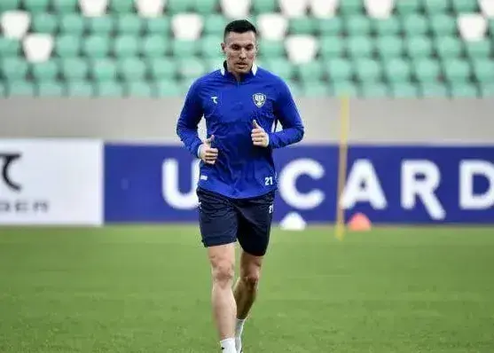 سرگیف قبل از اورونوف، اولین فالوور کنعانی‌زادگان شد!