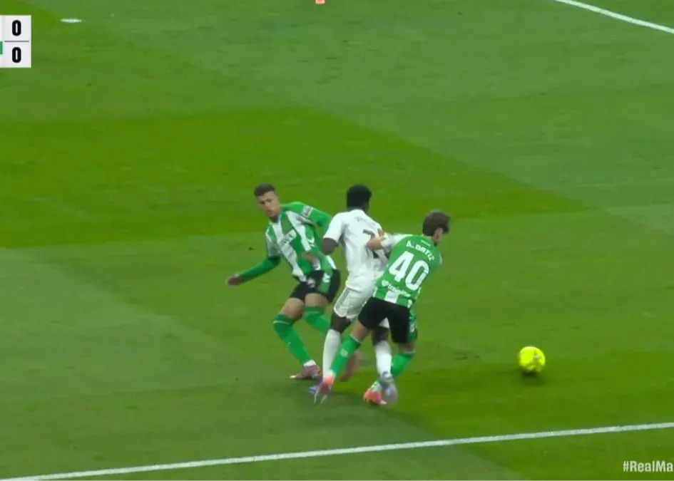 خطای جنجالی روی وینیسیوس؛ پنالتی سوخته رئال در دقیقه ۵ بازی!