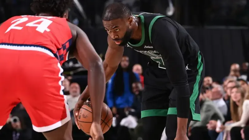 ‏ مرد همیشه عصابی NBA دعوا کرد و اخراج شد!