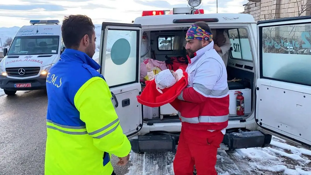 تلاشگران هلال احمر ناجی جان نوزاد ۵ ماهه شدند