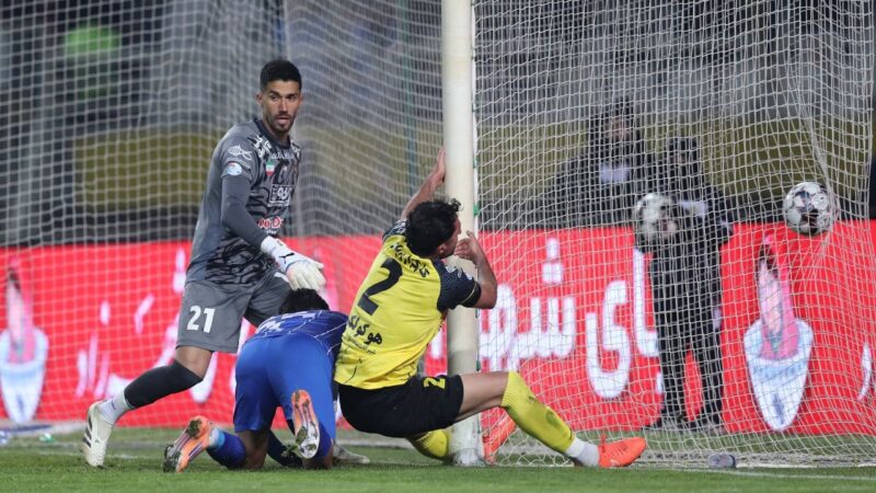 رد پای مدافع کهنه‌کار روی باخت سپاهان به سرخابی‌ها؛ بازهم هادی محمدی!