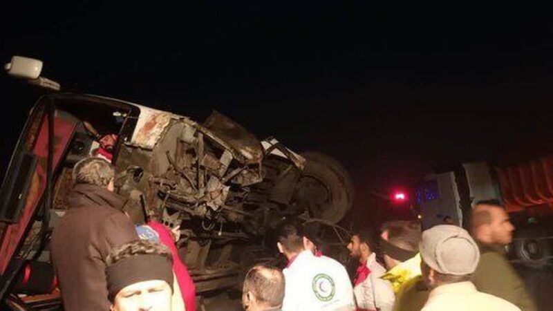 حادثه دلخراش واژگونی اتوبوس در جاده گرمسار