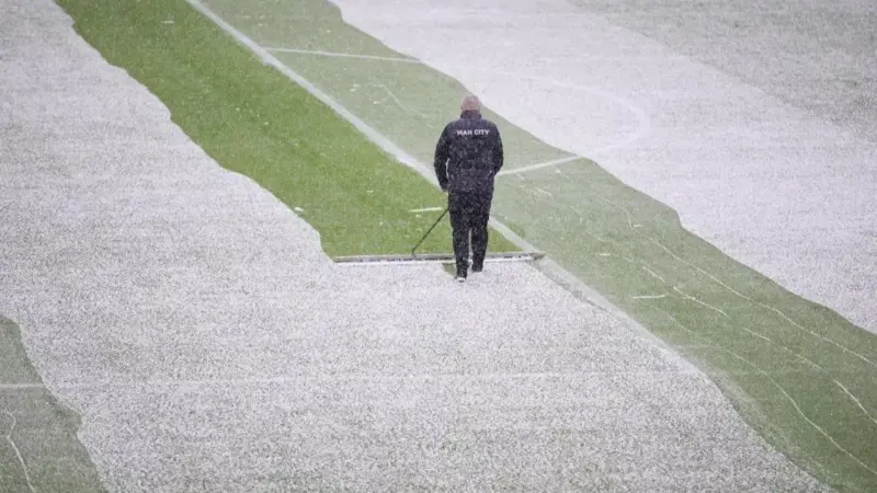 برف و یخ‌بندان رسید: لیگ برتر تعطیل می‌شود؟