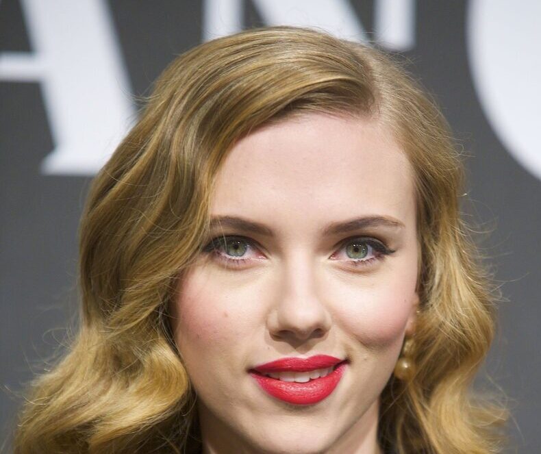 استایل چشم نواز اسکارلت جوهانسون با ساری و جواهرات هندی/ ورژن هندی شده اش واقعا خیلی قشنگه