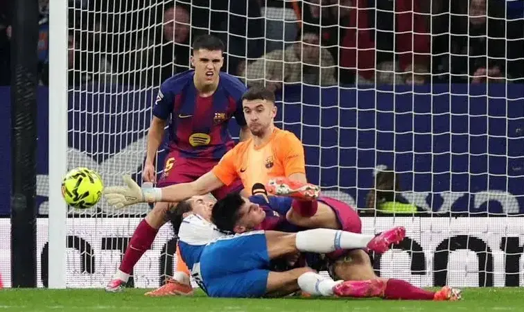 ستاره بارسا مدافعش را برای گل نخوردن قربانی کرد!