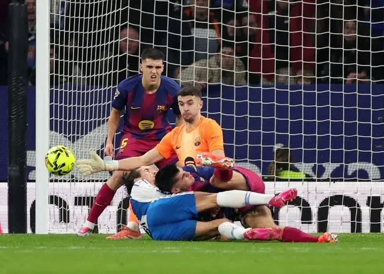 ستاره بارسا مدافعش را برای گل نخوردن قربانی کرد!