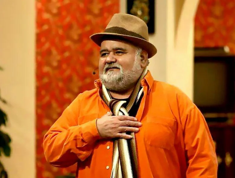 اکبر عبدی از بیمارستان تا زندگی خصوصی با همسر جوانش؛ رازهای ناگفته‌ای که نمی‌دانستید!