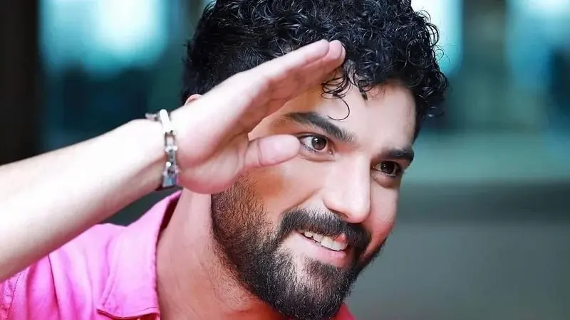 راز پنهان ازدواج نکردن سینا مهراد؛ بازیگر محبوب سریال پدر فاش شد!