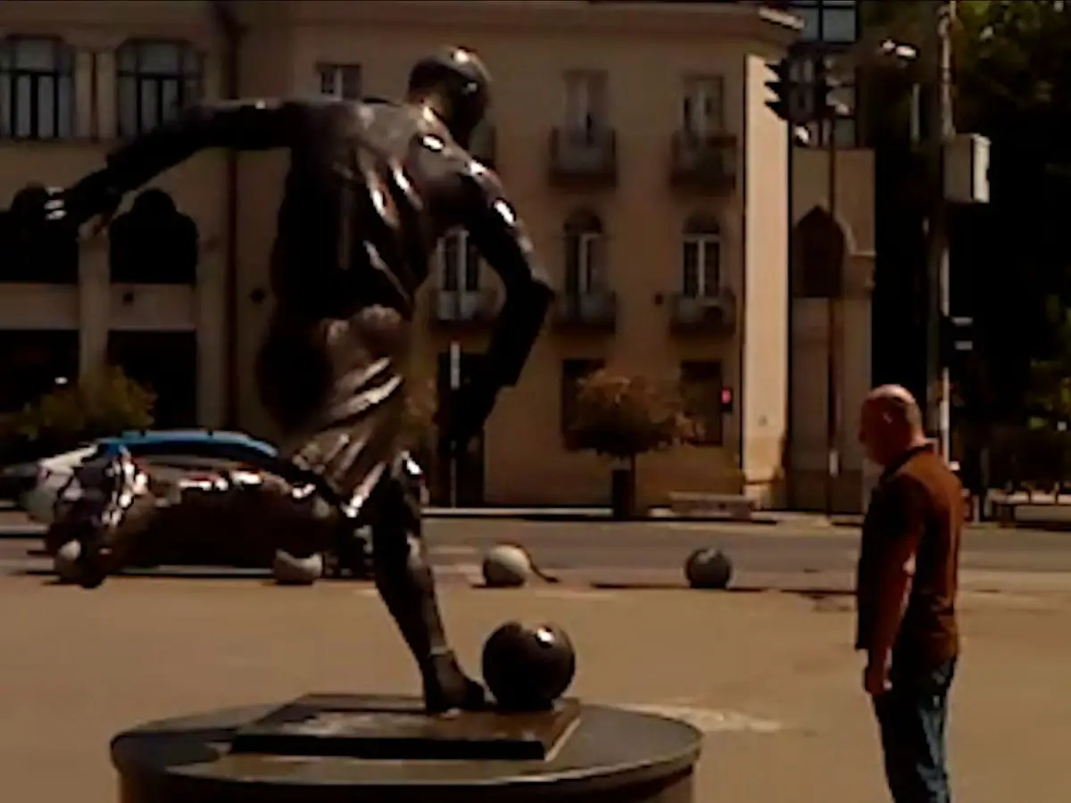 نقد و بررسی فیلم «برگ خشک» (Dry Leaf) به کارگردانی الکساندر کوبریدزه | جست‌وجو در جهانی که دیگر چیزی برای یافتن ندارد