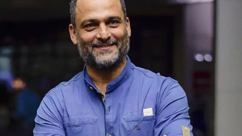 تصاویر نادیده و جذاب از جوانی حسین یاری و همسرش؛ رازهای زندگی خصوصی بازیگر مردان آنجلس فاش شد