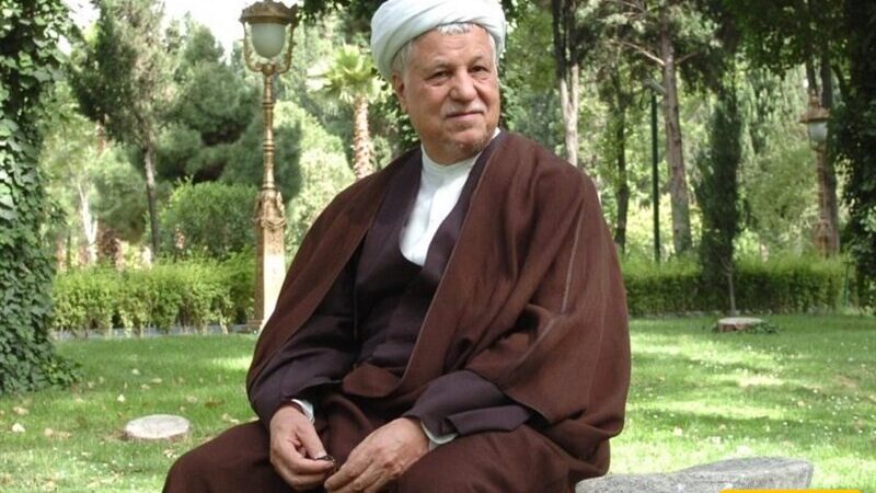 عکس | نگاهی به نمای داخلی خانه آیت الله هاشمی رفسنجانی / از درب و آیفون ساده تا مبلمان زیبا ولی معمولی پذیرایی