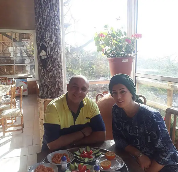 پیام و همسرش