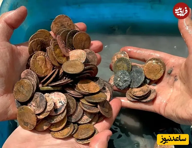بخشی از سکه‌های کشف شده در محوطه
