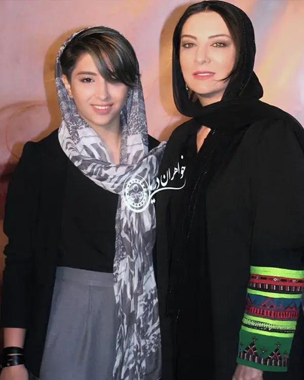 حمیرا ریاضی و دخترش حمیرا ریاضی و دخترش