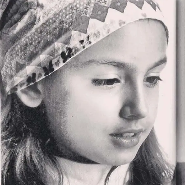 کودکی نیکی نصیریان