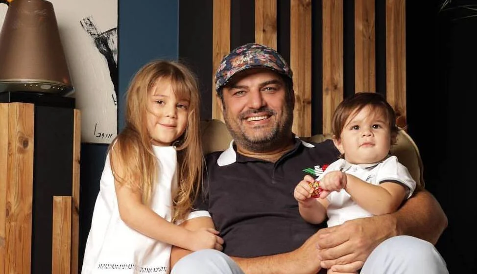 چیدمان میلیاردی ویلای سام درخشانی و عسل بانو / از مبلمان مدرن تا آباژور مینیمال و نقاشی های خاص - وب‌گردی