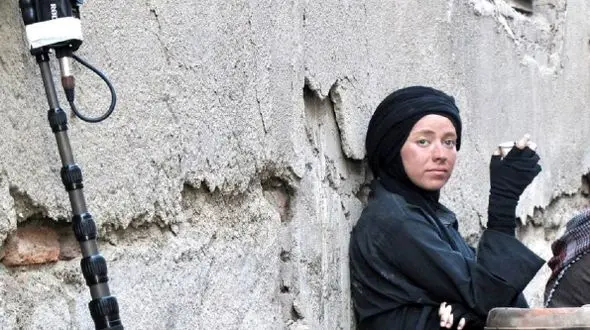 چیدمان متفاوت خانه الیزابت سریال پایتخت / چه پیانوی قشنگی - وب‌گردی