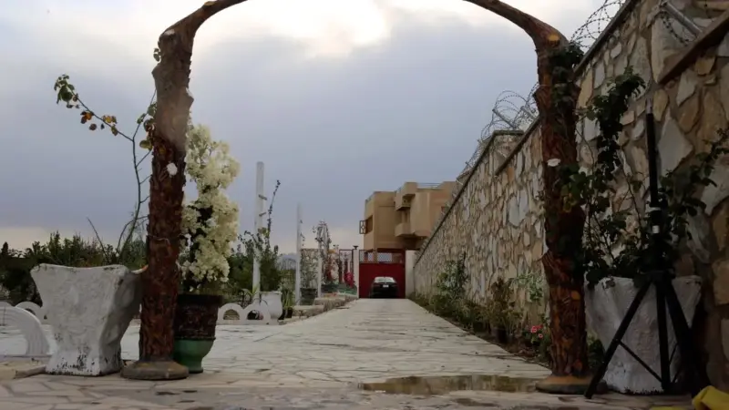 ماجرای حیرت‌انگیز خانه‌ای در افغانستان که بدترین جایزه سال را برد!