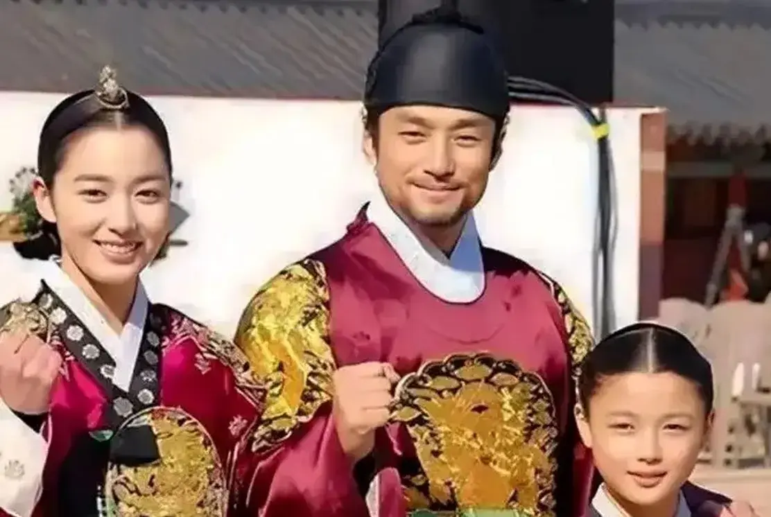 سفر در زمان؛ «امپراتور سوکجونگ» سریال دونگ یی در 33 سالگی و در مراسم ازدواج اش - وب‌گردی