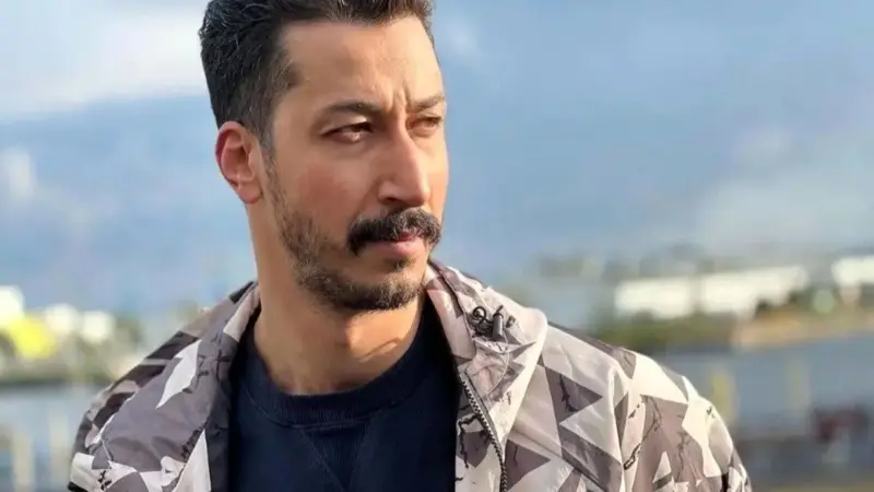 عکس/ بهرام افشاری از کار در قنادی به سیمرغ جشنواره فجر رسید