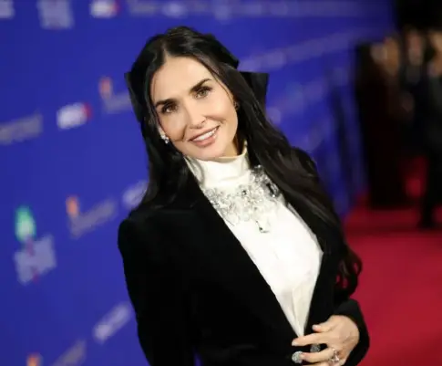 دمی مور / زیباترین زن سال