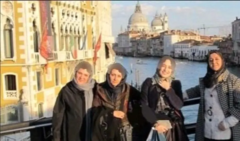 ریما در کنا دوستانش