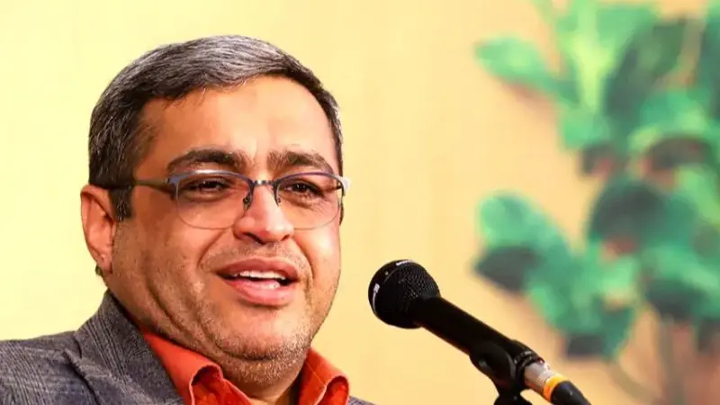 فیلم / مردها همشون عین همن زیاد سخحت نگیرید / سعید عزیزی: تو هواپیما خوابم برده بود مهماندار گفت میشه نخوابی مردم میترسن