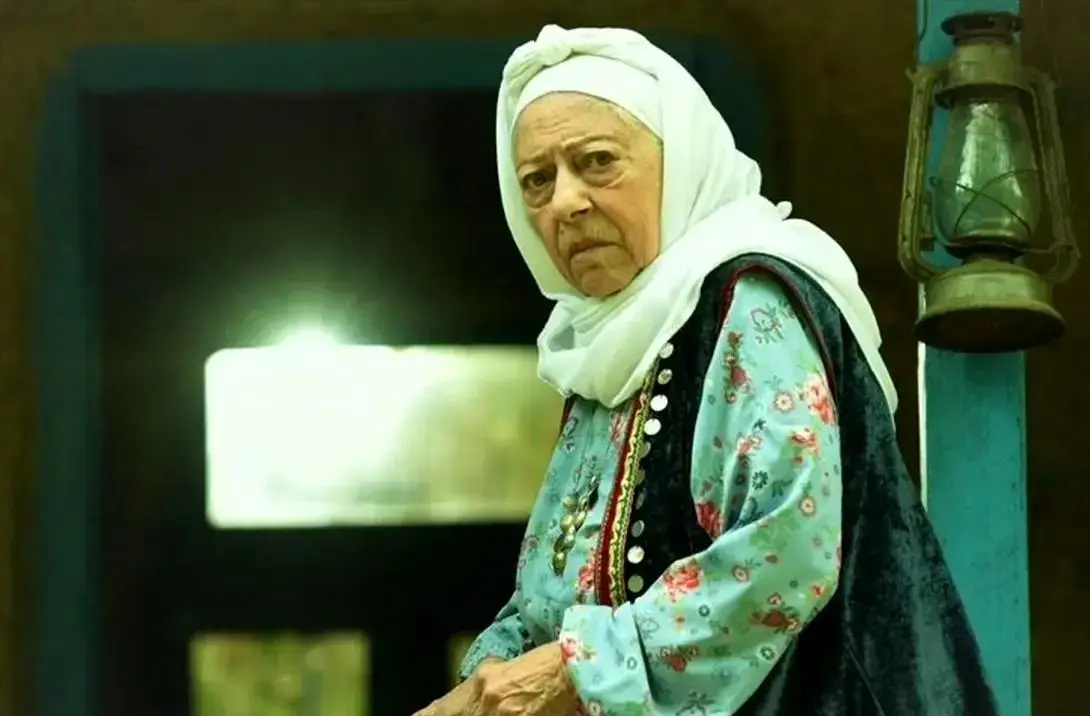 سفر در زمان؛ «مادرجان، جاوید و نصیر» در پشت صحنه سریال سوجان؛ سال 1402 - وب‌گردی