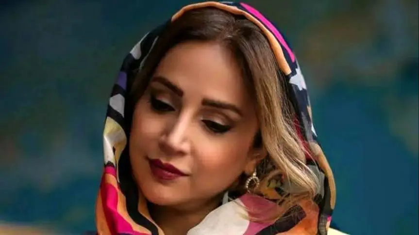 تیپ خاص و سنتی «شبنم قلی خانی» پای سفره افطار - وب‌گردی