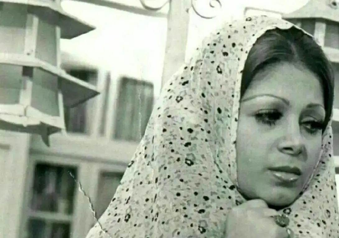 سفر در زمان؛ «شورانگیز طباطبایی و پسرش» در مراسم تشییع داود رشیدی؛ سال 95 - وب‌گردی
