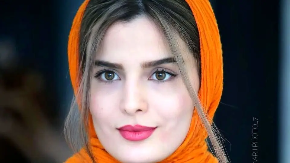 ها/ چیدمان خونه مجردی هنری « غزاله اکرمی» بازیگر سریال سوجان/ از کتابخونه تا دکوری های شیک - وب‌گردی