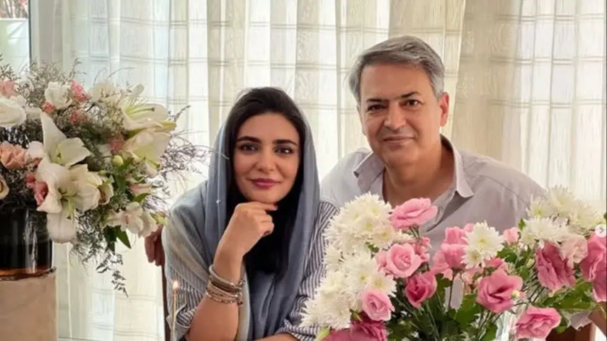 ها / نگاهی به معماری ایرانی خانه لیندا کیانی با چیدمان اشرافی و شاهانه / از صندلی راکی با فانوس روشن تا سرویس چایی مح...