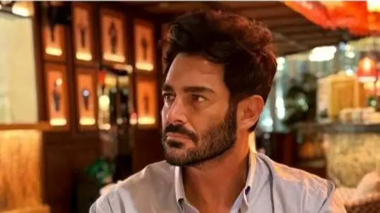 محمدرضا گلزار برای اولین بار چهره مادرشوهر جوان و باکلاسش را به نمایش گذاشت - وب‌گردی