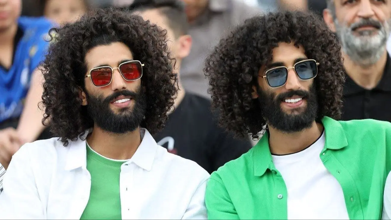 نگاهی به چیدمان شلوغ خانه رحمان و رحیم سریال پایتخت/ از مبلمان سلطنتی، ساعت پاندولی، تابلو وان یکاد تا تردمیل فقط توی...