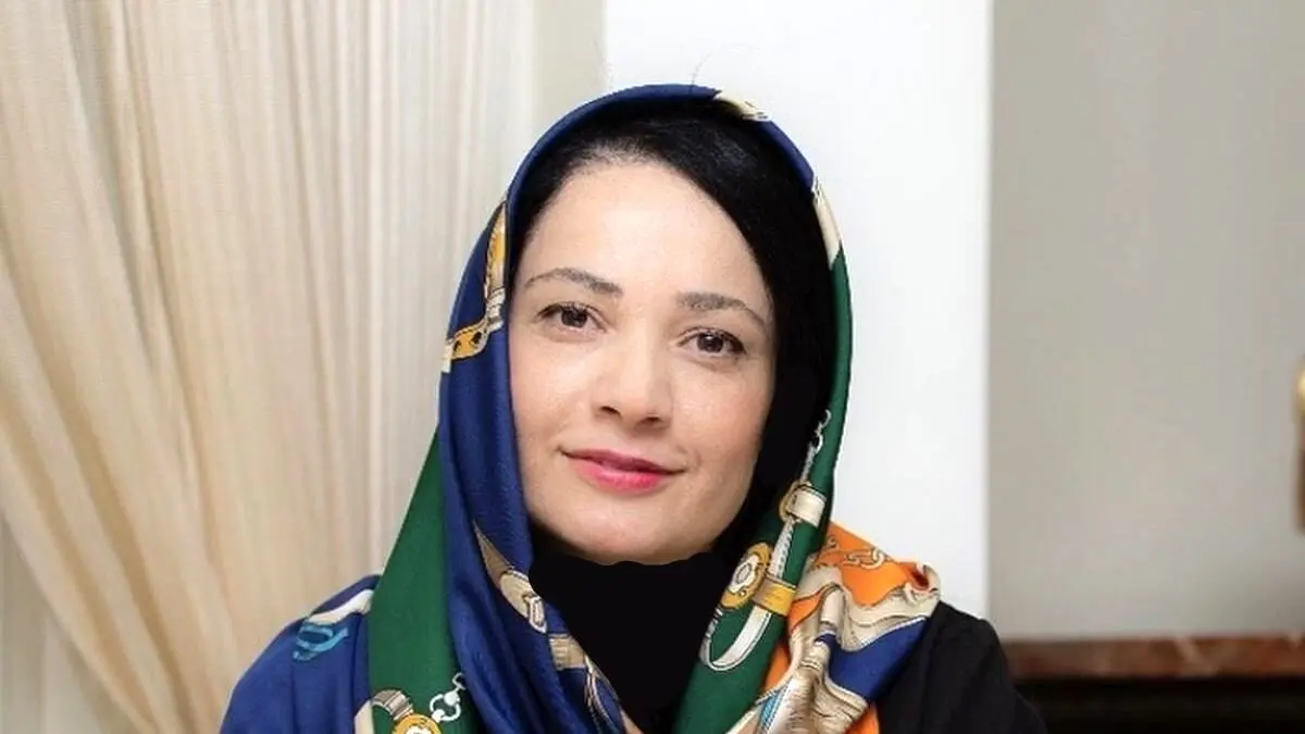 نگاهی به دکوراسیون منزل نسرین نصرتی، فهیمه سریال پایتخت / از پرده های تور فرانسه، میز ناهارخوری نوستالژی کنده کاری شد...