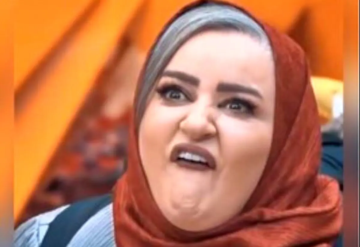 دکوراسیون خانه نعیمه نظام دوست با ش چاپ شده روی مبل - وب‌گردی